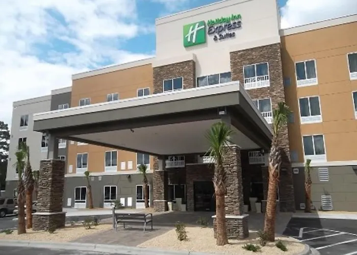 Holiday Inn Express & Suites Southport - Area By Ihg