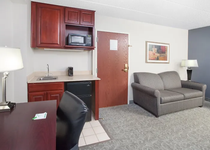 Holiday Inn & Suites Chicago-Carol Stream Wheaton By Ihg