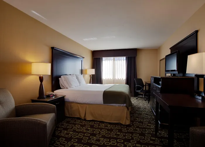 Holiday Inn Express & Suites Woodland Hills By Ihg