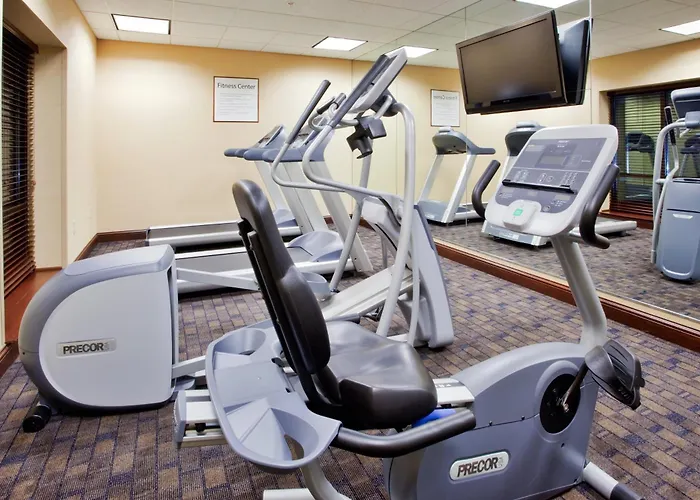 Holiday Inn Express & Suites Wilmington-Newark By Ihg