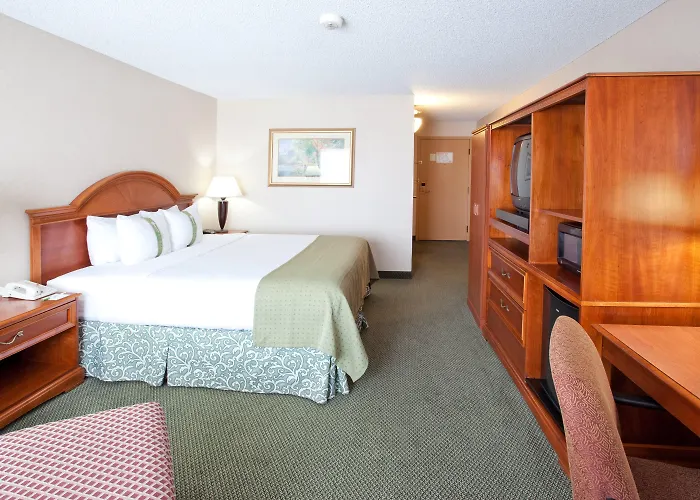 Holiday Inn -Convention Center By Ihg
