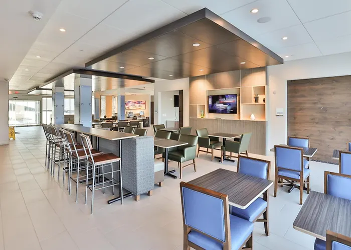 Holiday Inn Express & Suites - Nashville Metrocenter Downtown By Ihg