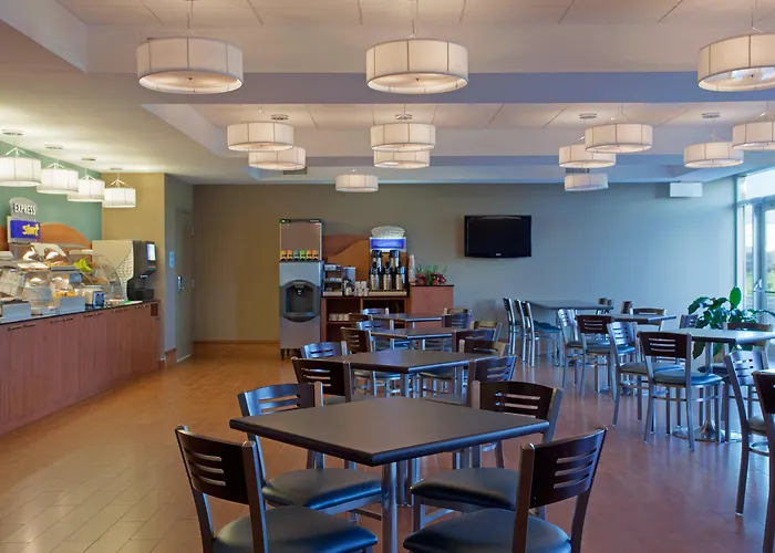 Holiday Inn Express Hotel & Suites Saint - Hyacinthe By Ihg