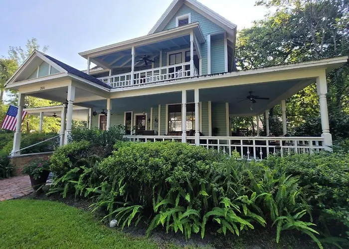 Southern Charm In The Camellia Rose Inn