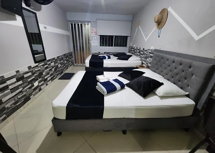 Apartahotel Calasanz Home