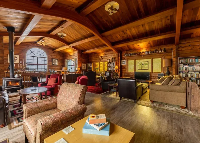 Alert Bay Lodge