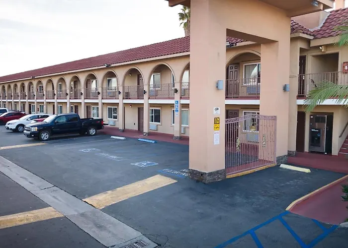 Rodeway Inn & Suites Bellflower