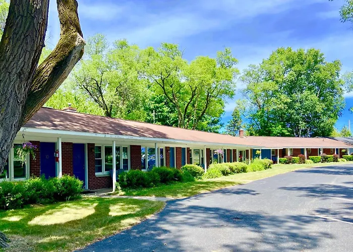 Elk Rapids Lakeshore Inn