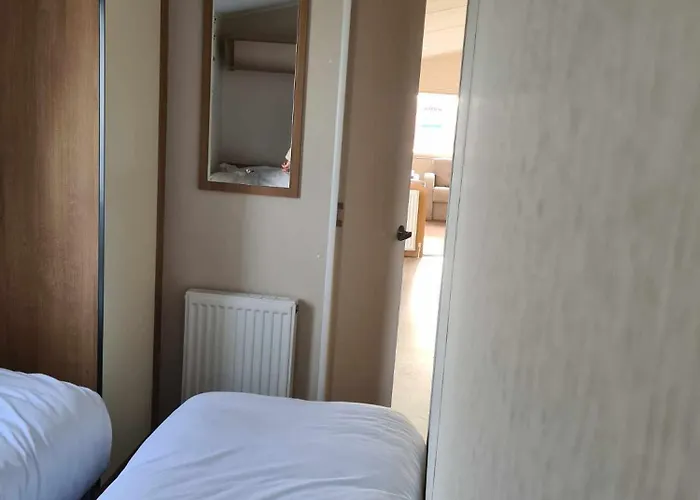 Happy Days Caravan 90 Primrose Field Primrose Valley Filey