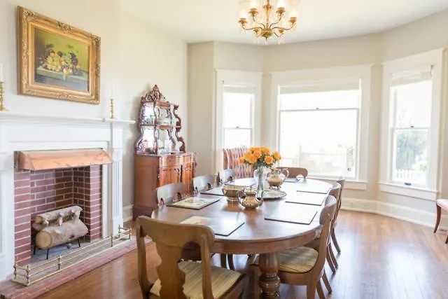 Clifton House - Big River North - Queen Suite, Mississippi River Views