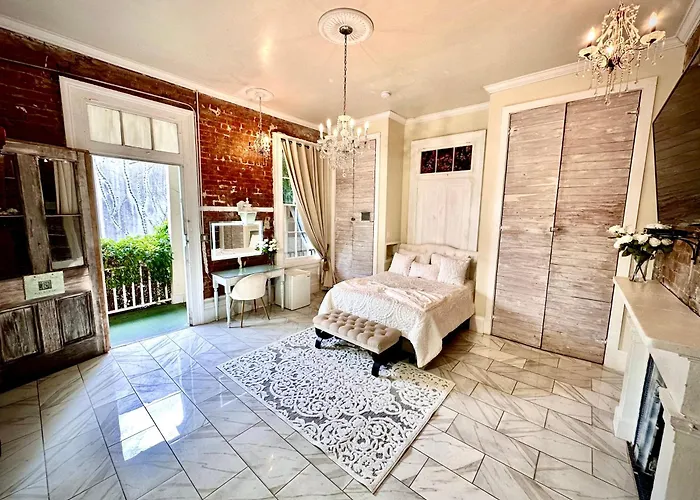 Fleur De Lis Mansion
