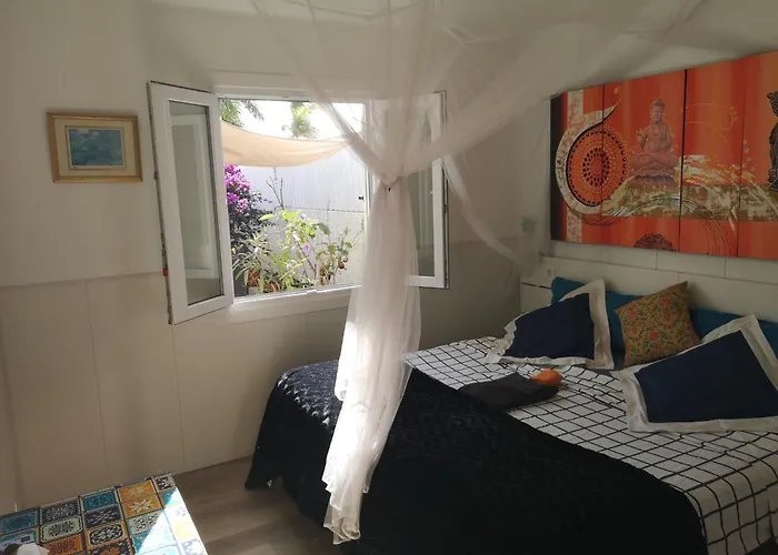 Yumbo Room