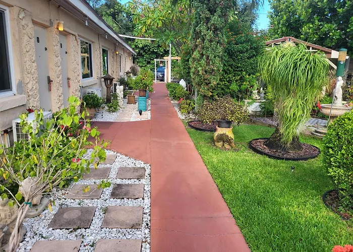 Barefoot Mailman Motel Lantana