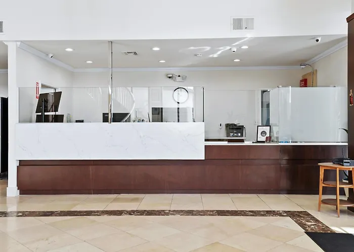 Brookhurst Plaza Inn