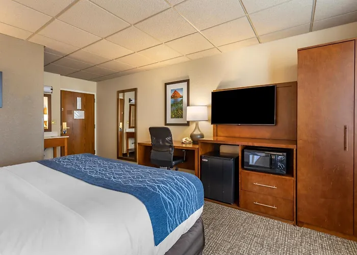 Comfort Inn & Suites Gateway To Glacier National Park