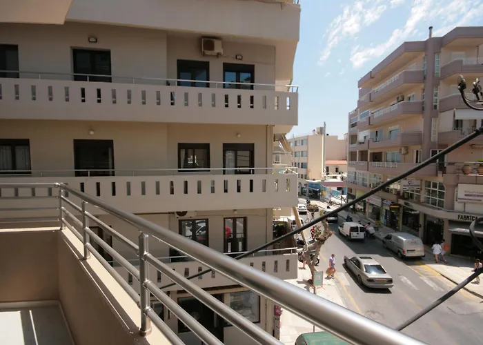 Kronos Hotel