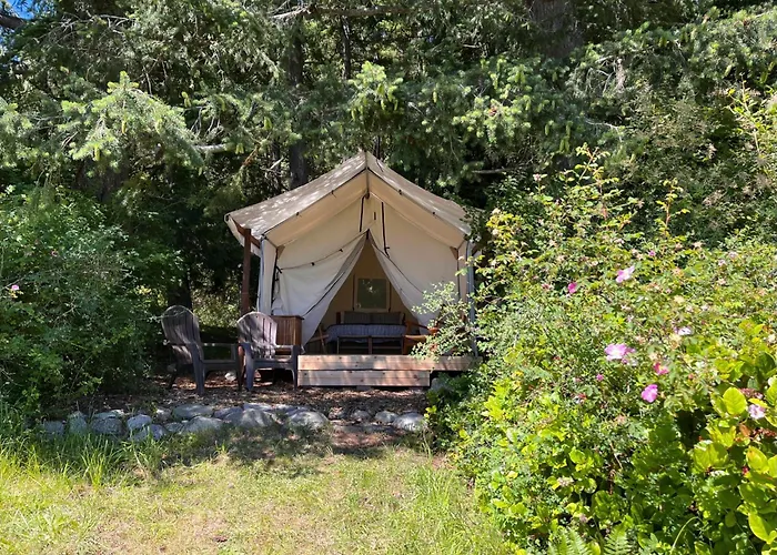 Lopez Farm Cottages & Tent Camping