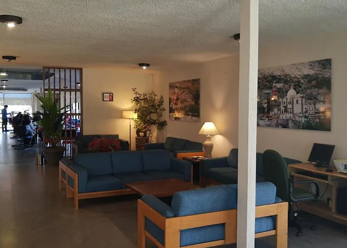 Hotel Las Palmas Midway Inn