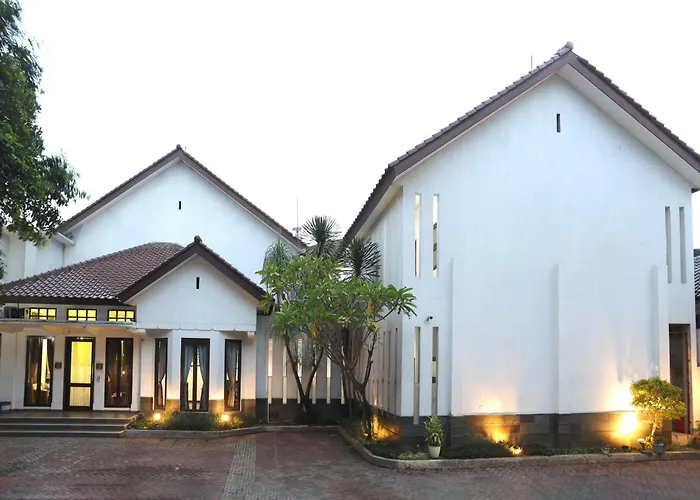 Jambuluwuk Heritage Menteng Suites