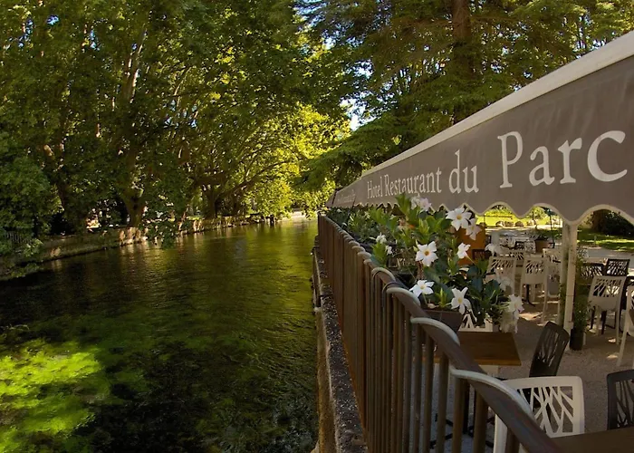 Restaurant Du Parc En Bord De Rivière