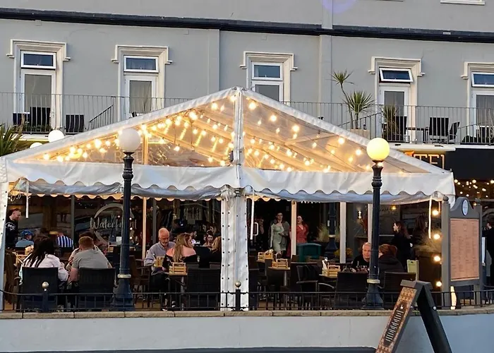 Smiths Hotel
