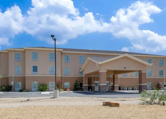 Quality Inn & Suites Carlsbad Caverns Area