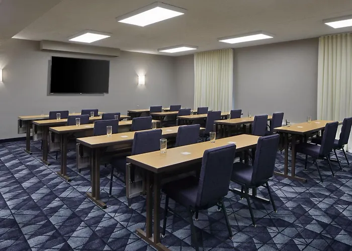 Courtyard By Marriott Memphis Airport Hotel
