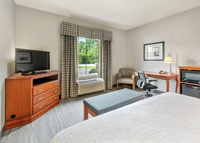 Hampton Inn & Suites Mystic
