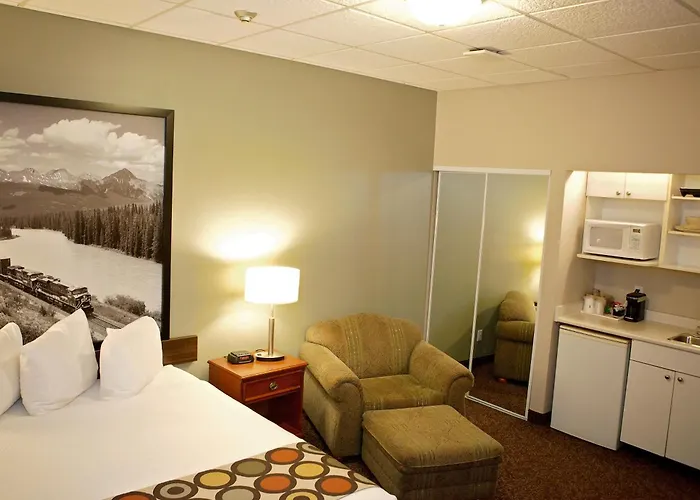 Super 8 By Wyndham Cochrane