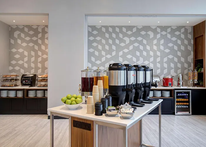 Hampton Inn Montreal Downtown, Qc