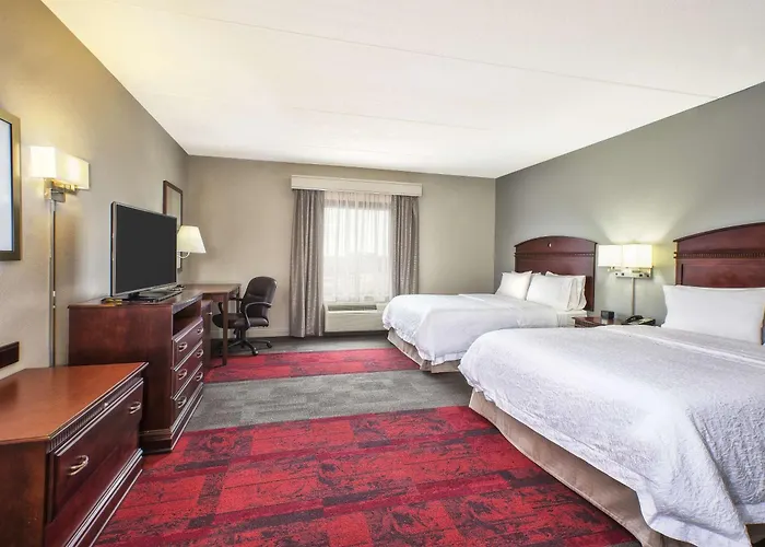 Hampton Inn & Suites - West