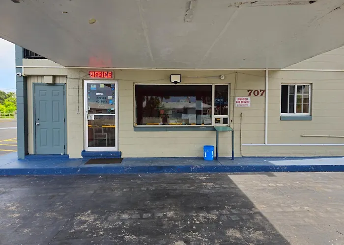 Three Oaks Motel - Titusville