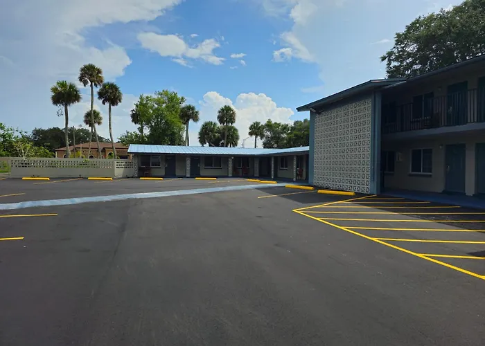 Three Oaks Motel - Titusville