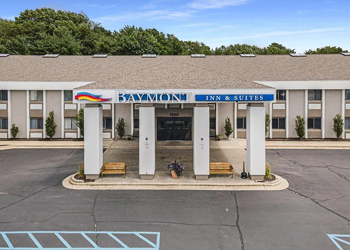 Baymont By Wyndham Grand Haven Motel