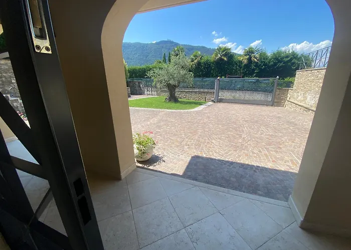 Vela di Soleville camere vista lago con ristorante e pizzeria Sale Marasino