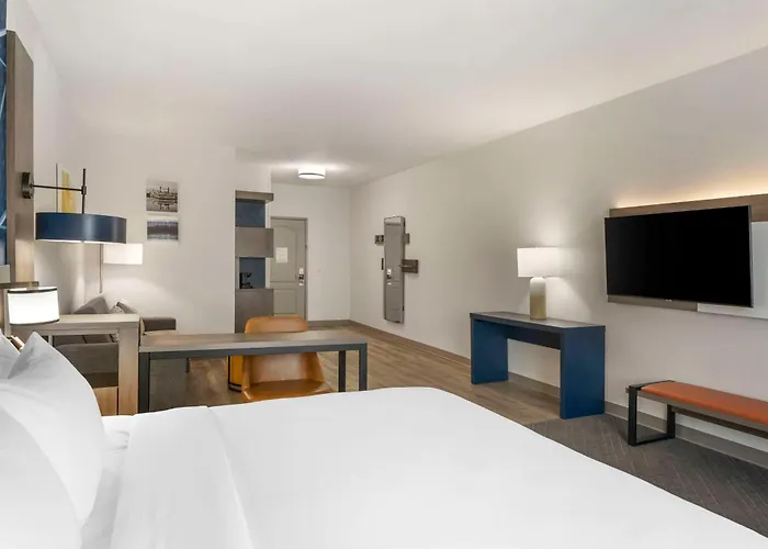 Comfort Suites Northwest