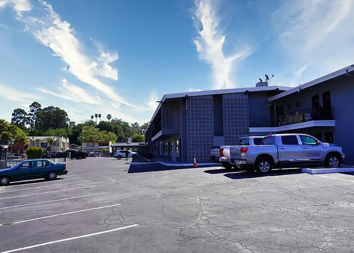 Seaside Inn & Suites