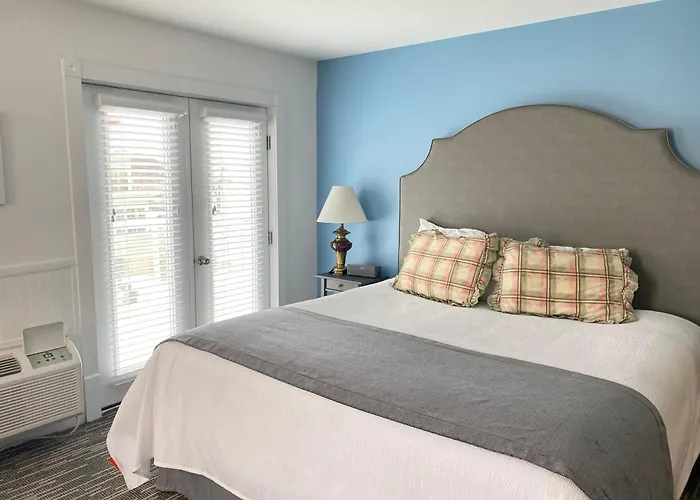 Harbor House Inn Grand Haven