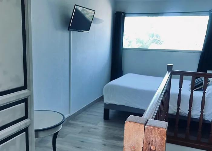 Logis Hôtel&Spa Déjeunez Sous L'Arbre