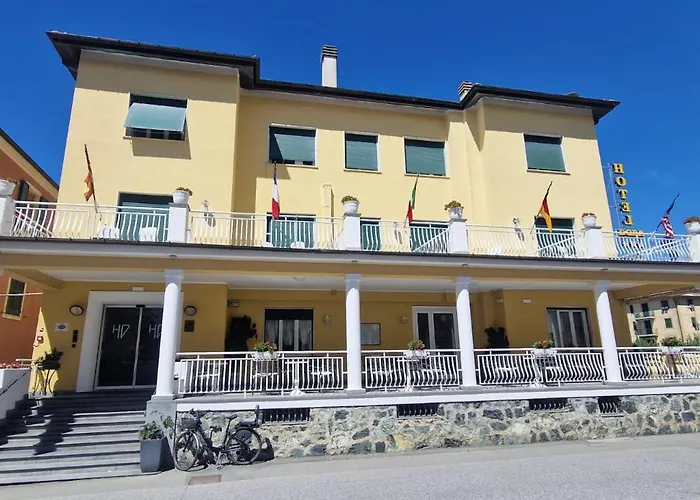 Hotel Dora