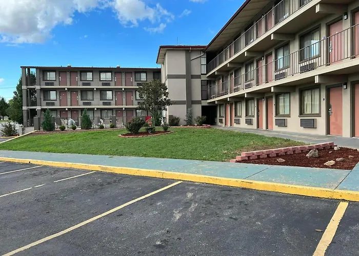 Days Inn & Suites By Wyndham On I-44