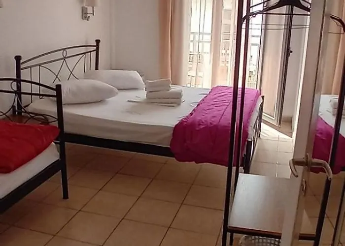 Delfini Hotel Piraeus