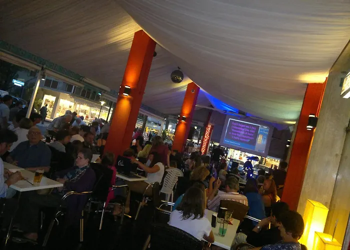 Amalfi & Restaurant Karaoke Bar