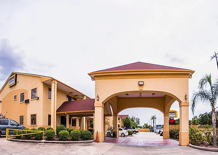 Downtowner Inn And Suites -
