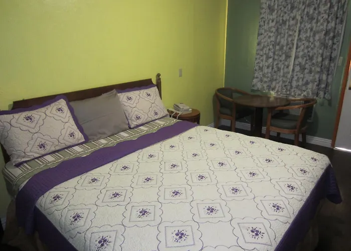 Travel Eagle Inn