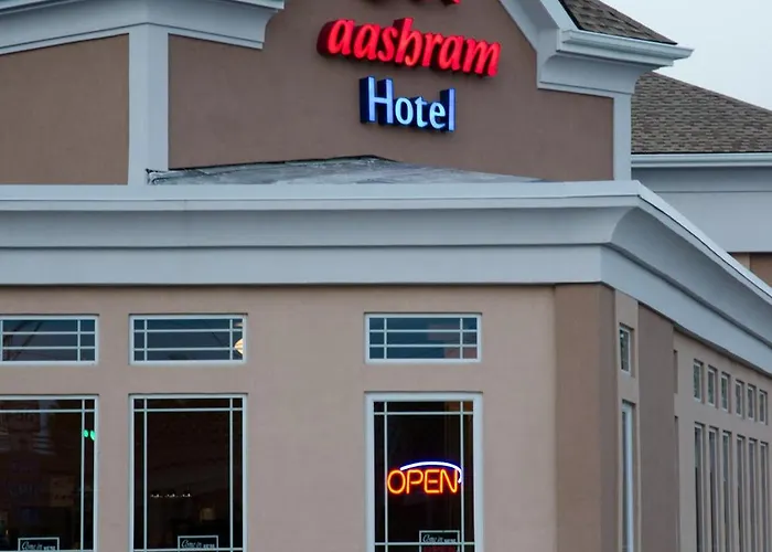 Aashram By Niagara River