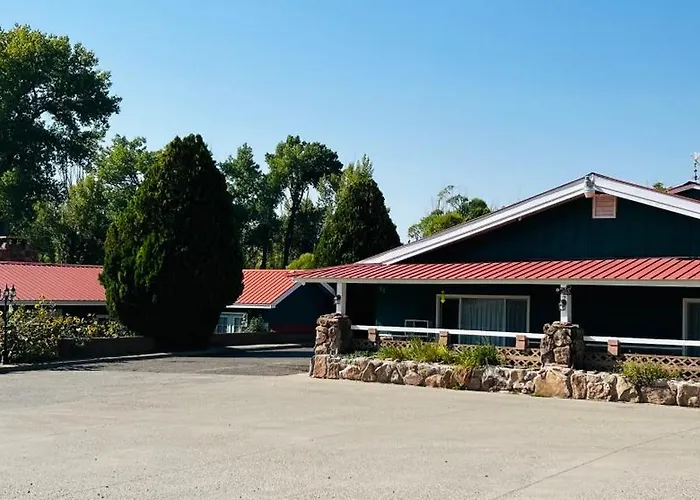 Redwood Arms Motel