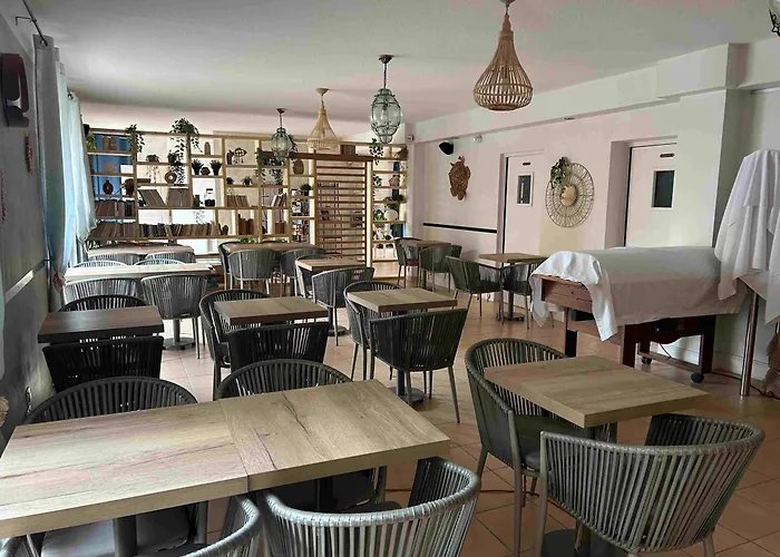 Logis Hotel De La Clape