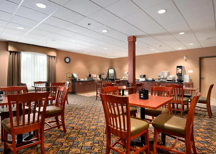 Days Inn & Suites By Wyndham Strathmore