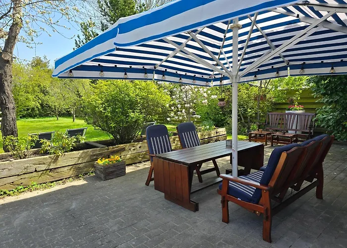 Guesthouse 'Blue House' In Vintage Villa&Garden